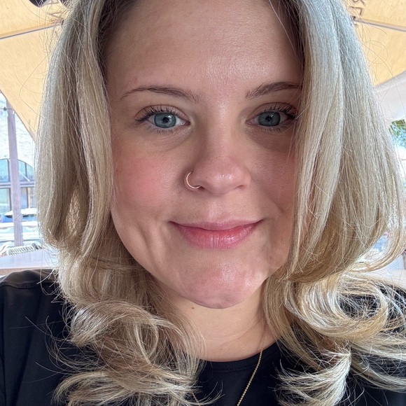 Meet your Posher, Meegan 💗✨ - Picture 3 of 8